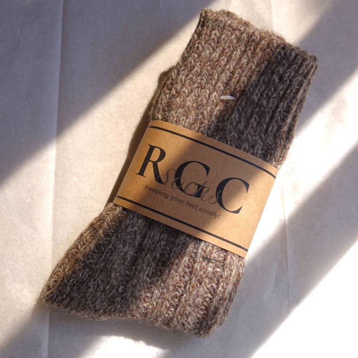 By The Mountain - Portuguese Handmade Footwear - Vendita all'ingrosso Calzini - Unisex - Calze in alpaca marroni | calze di lana | calze invernali2