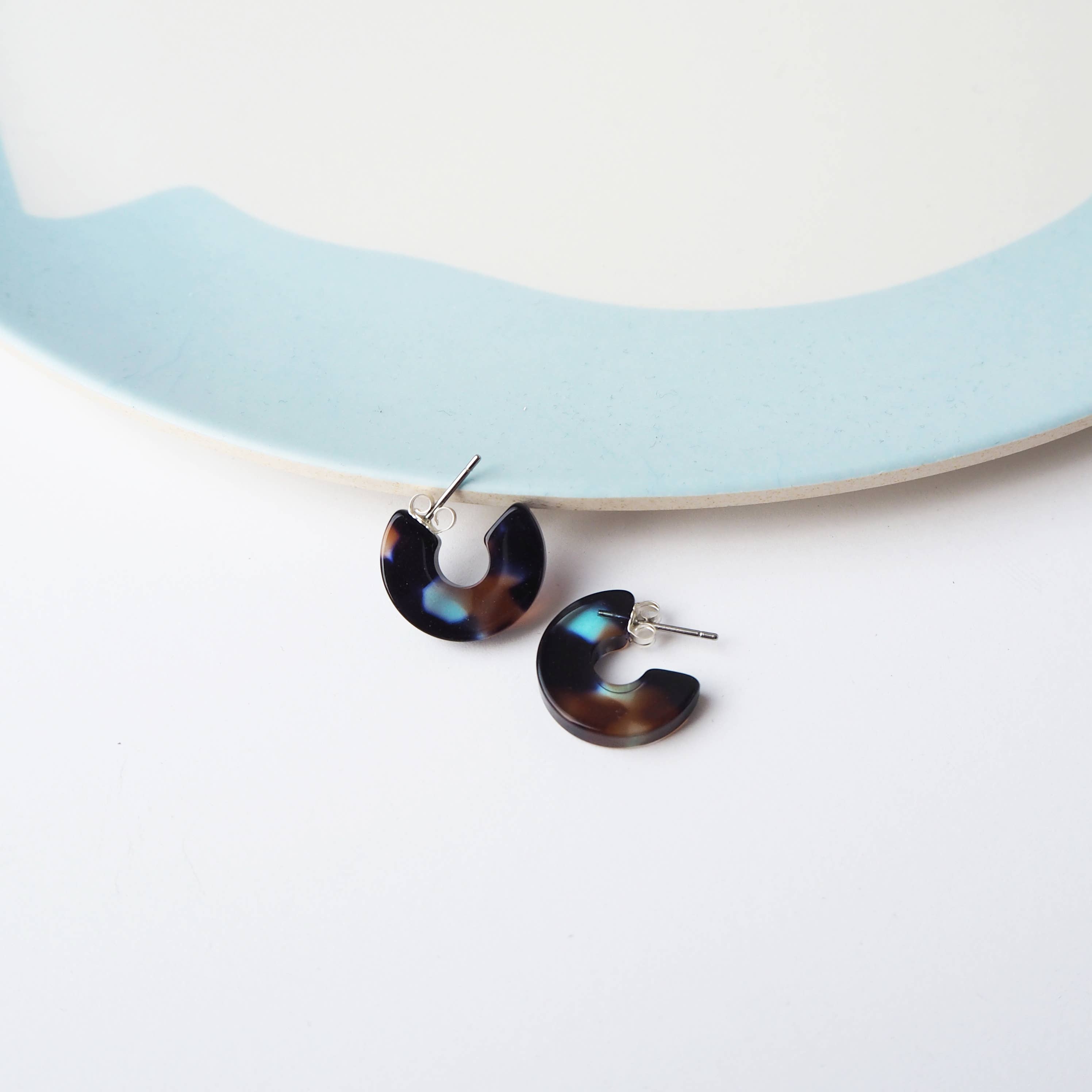 Custom Made - Wholesale Oorringen - Koraal Super Mini Acetaat Hars Huggie Hoepel Oorbellen