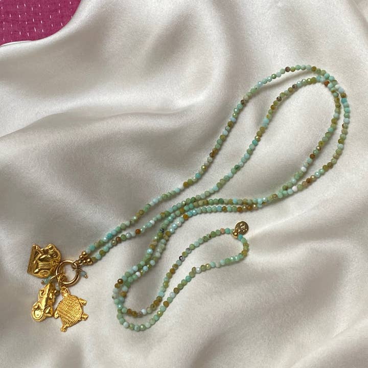 KACHHUA Amazonit lange Halskette mit goldenem Medaillon (SETH3) für den Großhandel von Sophie Deschamps Bijoux