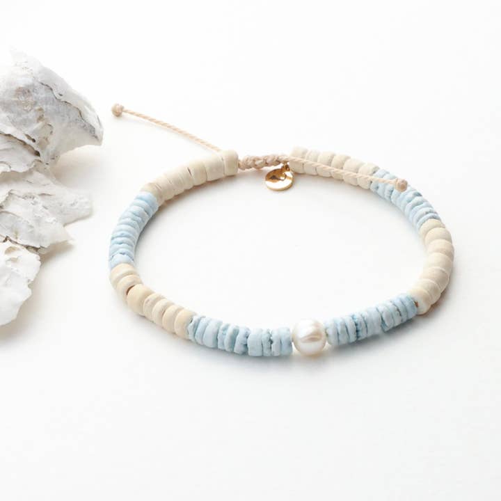 Ala Moana Hav og Sand Perle og Puka Armbånd for engroshandel hos Cape Cod Chokers