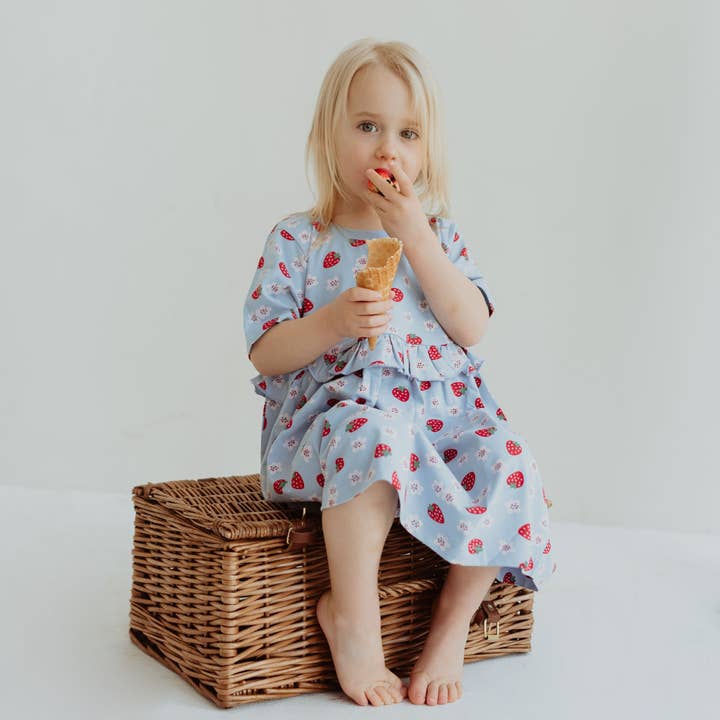 Blauwe Aardbeienprint Jurk voor wholesale door Lilly and Sid