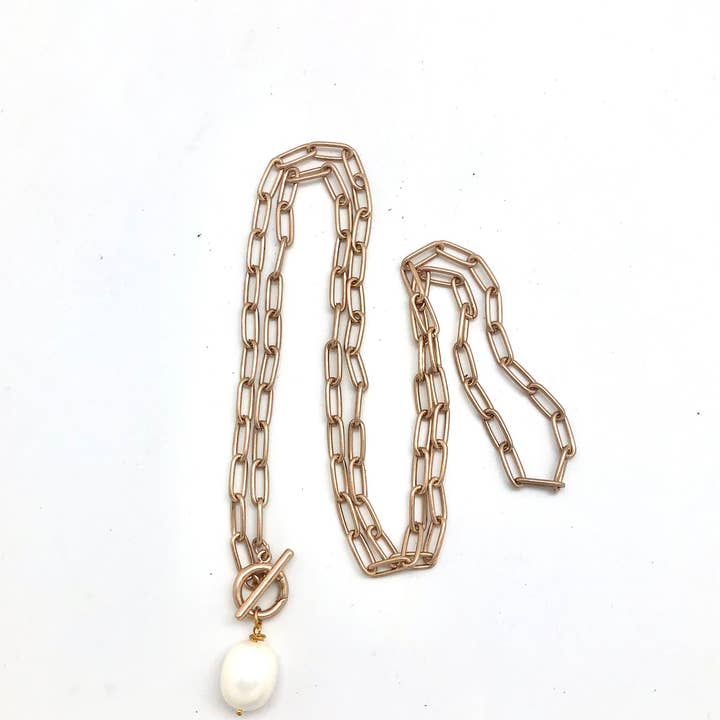 Rant & Rave Classic - Wholesale Pendant/Charm Necklace - Necklace MatteGold AlloyPlated PaperClipw/Mother of Pearl34”