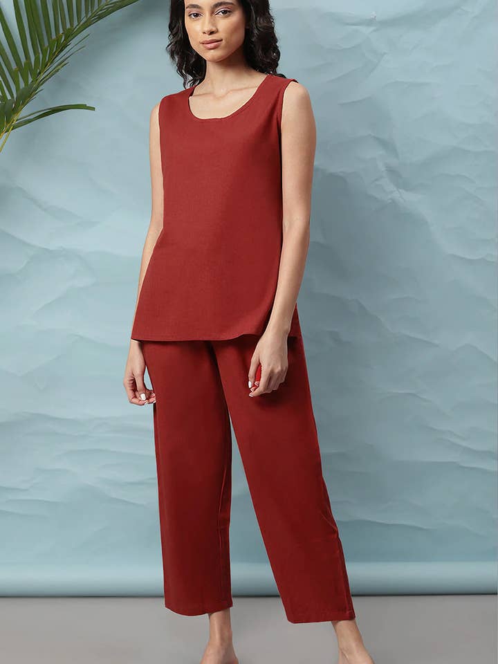 Ensemble de nuit souple en coton bordeaux pour la vente par DWEEP SARA