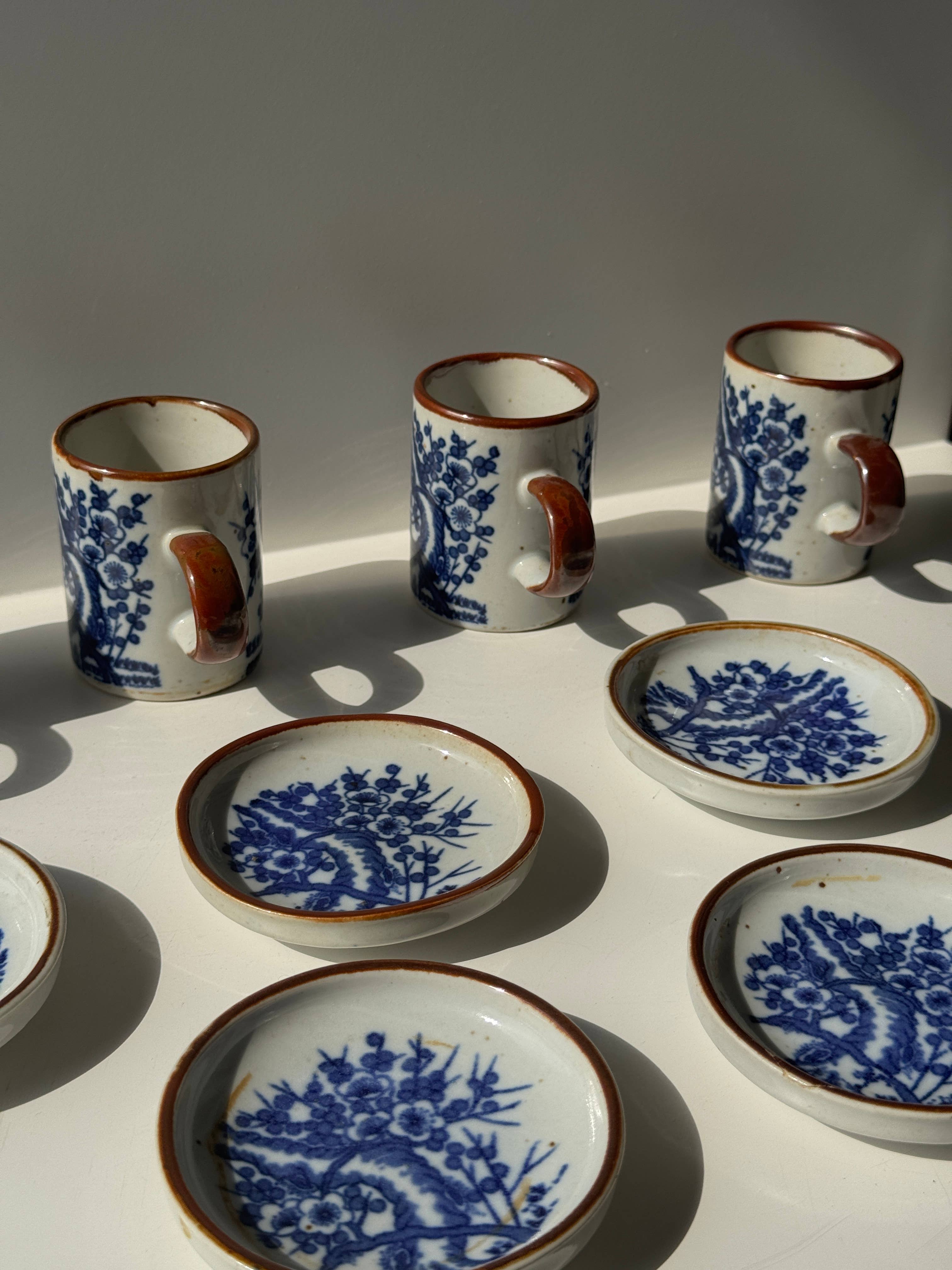 Blue Set of 4 small cups and their saucers with landscape decoration for wholesale on Faire2