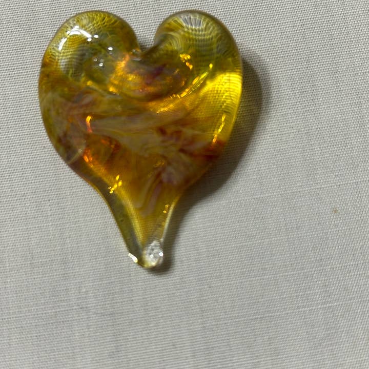 Mini aimants en forme de cœur en verre pour la vente par Terrapin Glass Gardens