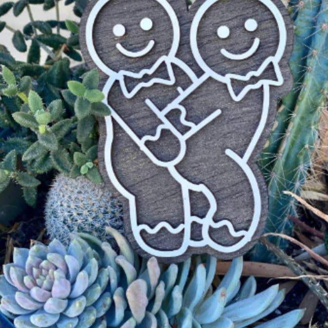 BUBBLEHEAD INK - Vente Objets de décoration - Décoration en bois pour chien debout en faux pain d'épice