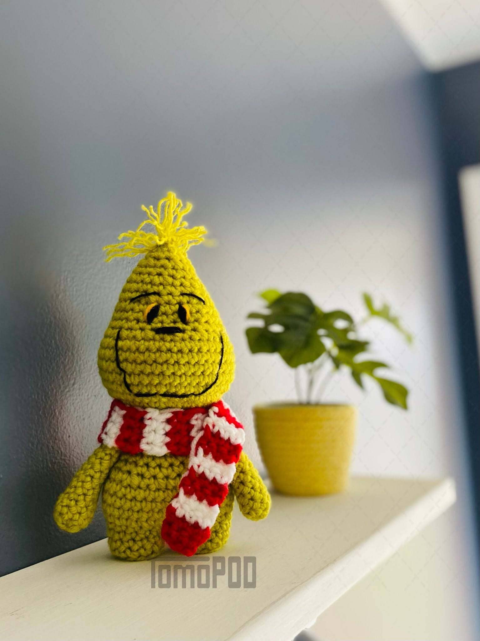 TOMOPOD LLC - Vente Peluche – enfant et bébé - Grinch au crochet, peluche Amigurumi, cadeau de Noël amusant0