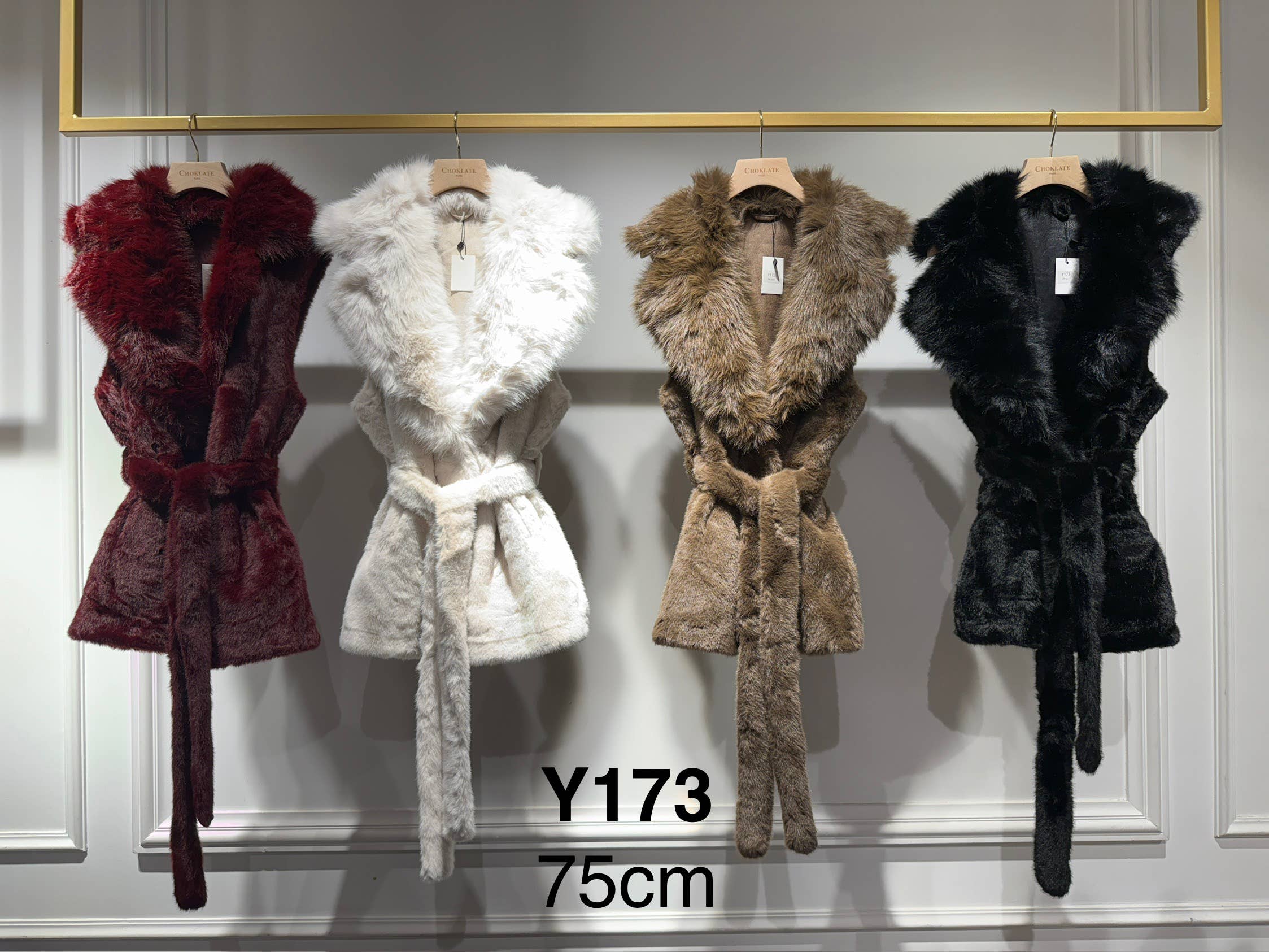 CHOKLATE PARIS - Wholesale Fur/Faux Fur Coat - Women's - Sleeveless faux fur lapel collar jacket - Y173B4