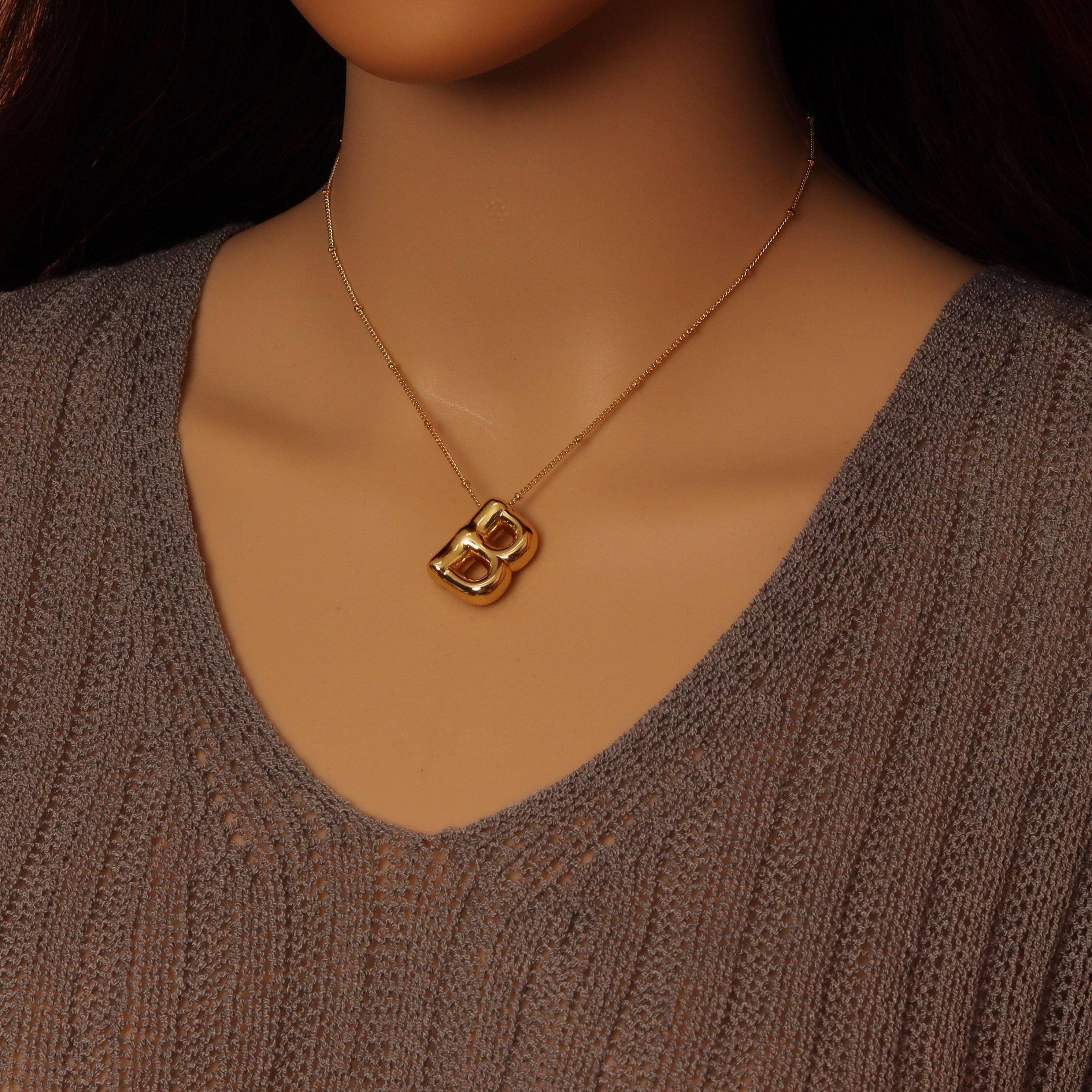 BestBeads&Beyond - Vendita all'ingrosso Collana con ciondolo/pendaglio - Collana con ciondolo a forma di lettera iniziale Ballon Bubble, SKU #EF5844