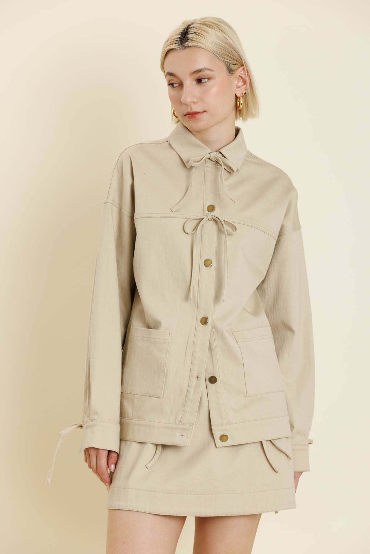 Aureum - Vendita all'ingrosso Giacca - Donna - AO2204 - GIACCA IN TWILL CON LACCI0