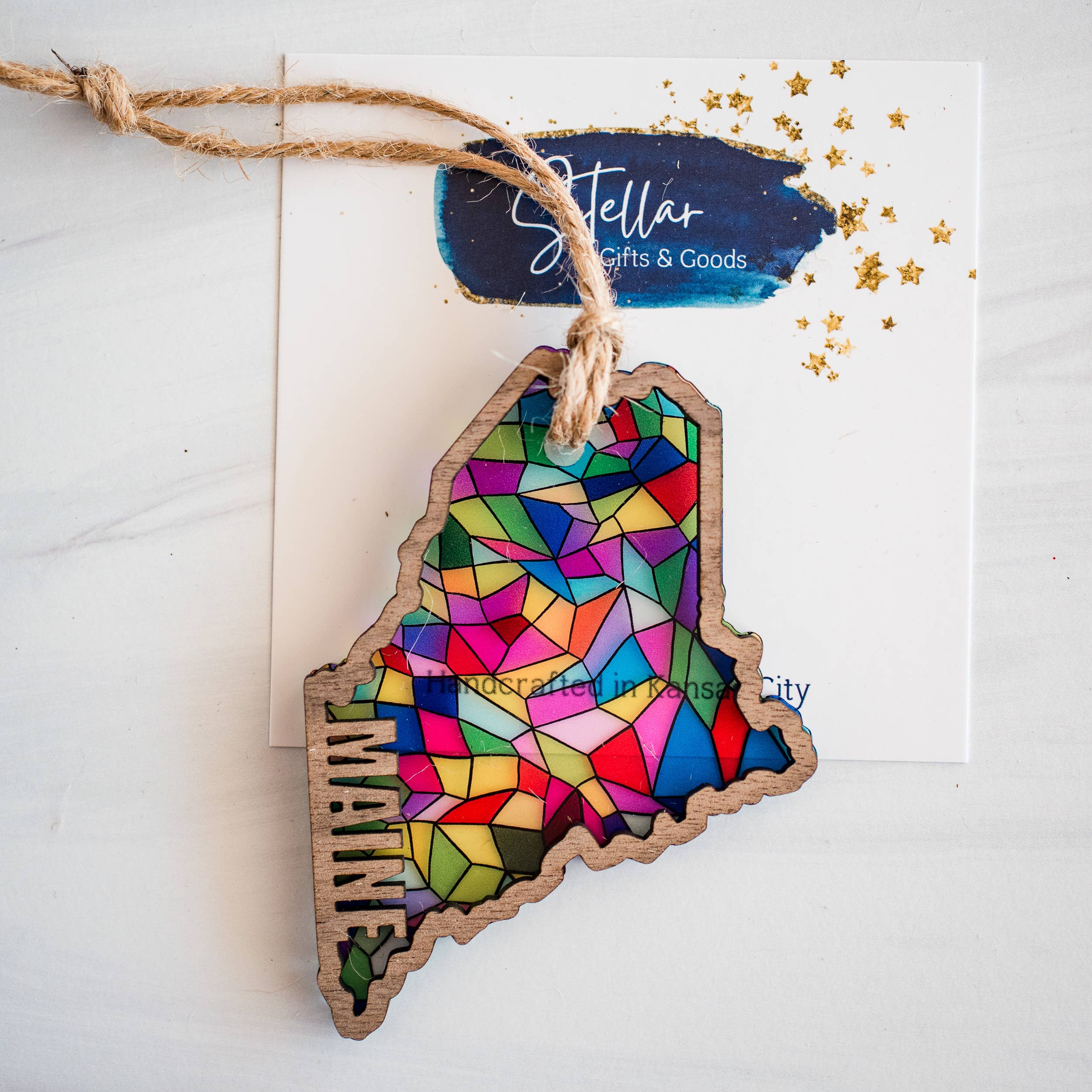 Stellar Gifts & Goods Wholesale - Vente Objets de décoration - Ornements - Vitrail Fête d'État - Noël Local36
