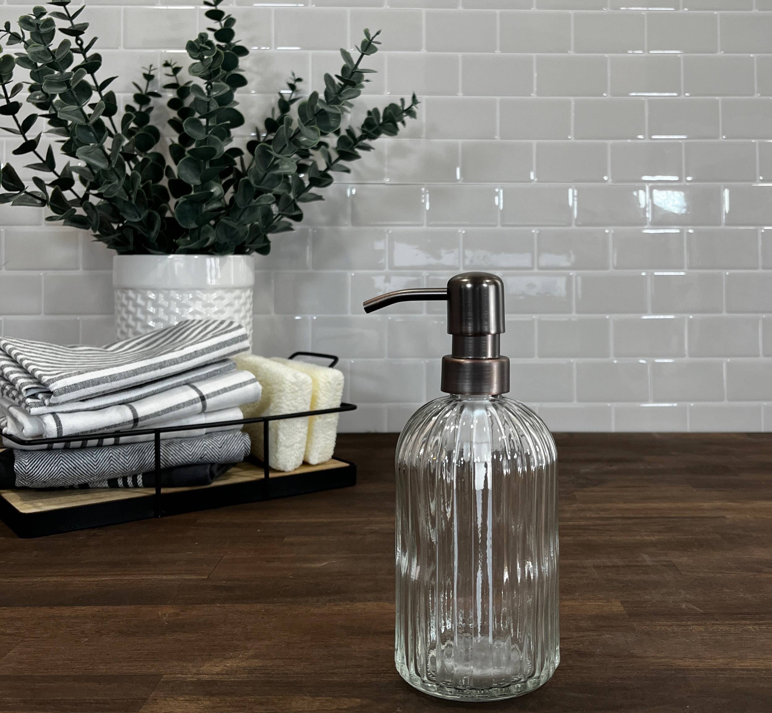 The Bottle Shoppe - Vendita all'ingrosso Dispenser per sapone - Dispenser di sapone in vetro scanalato da 414 ml con pompe metalliche1