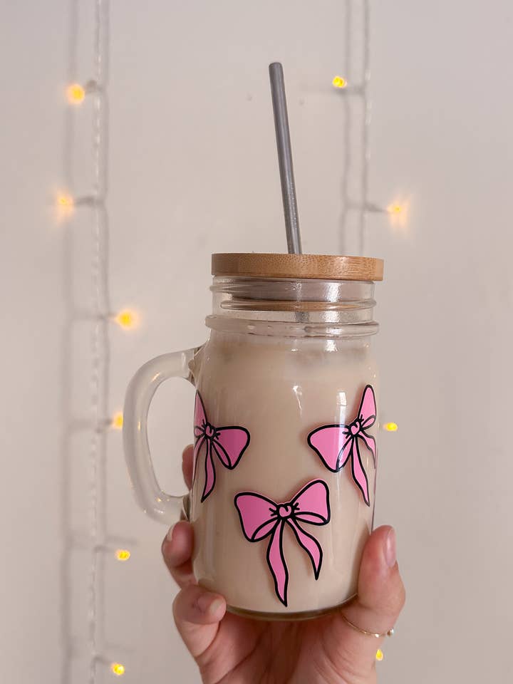 Tasse Coquette Bows pour la vente par Painted Peaches Co