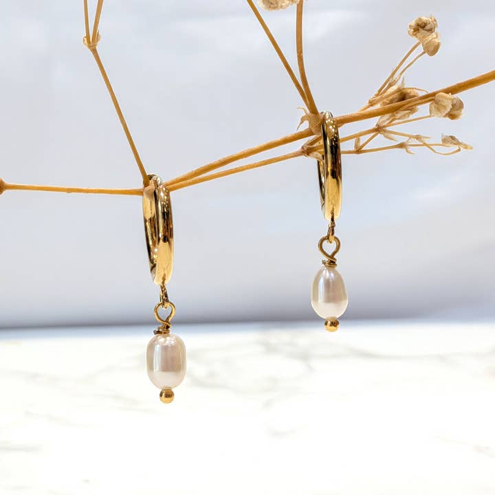 Gold Badiallo pearl earrings for wholesale on Faire
