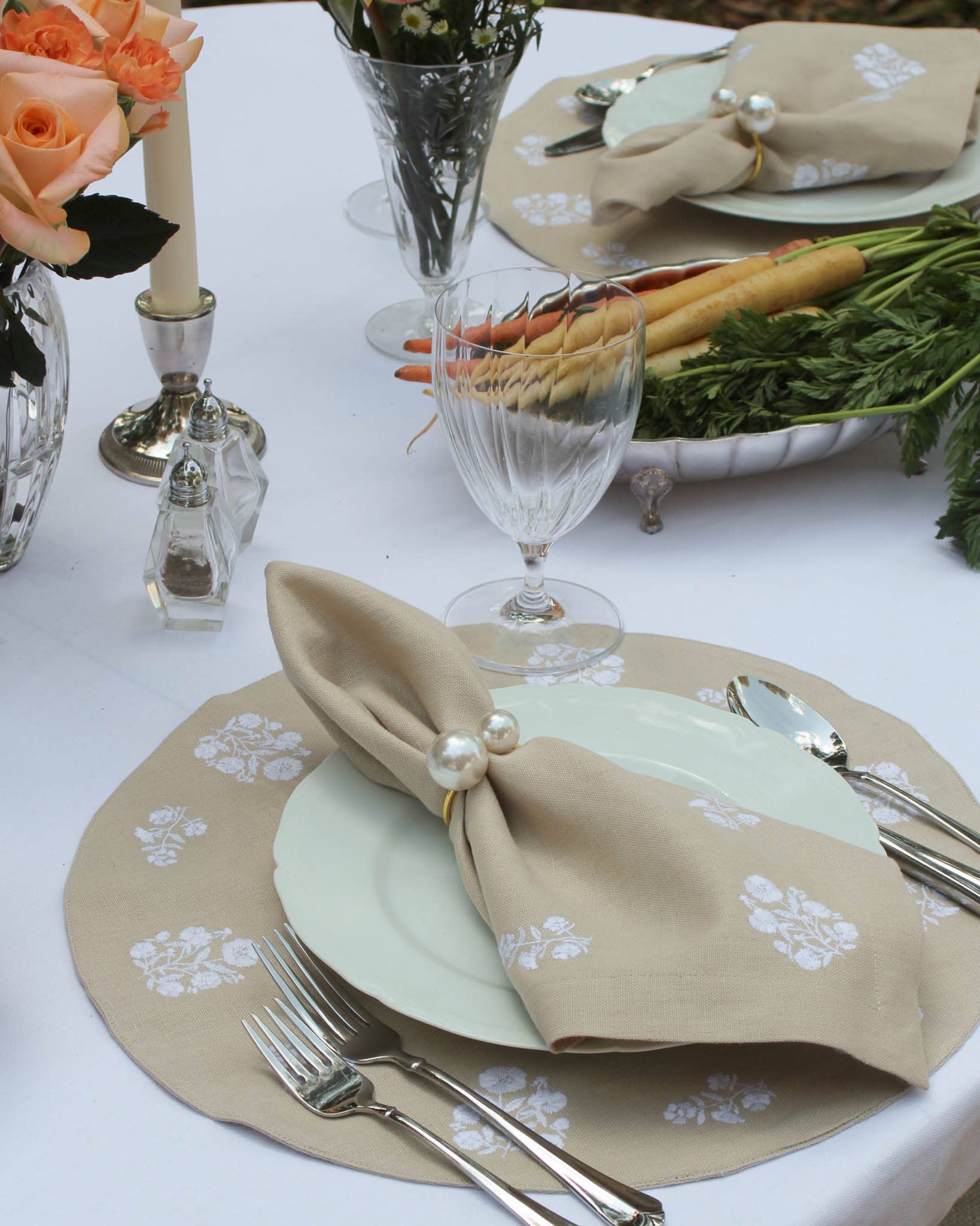 Natural White Embroidered Dinner Napkins in Linen Cotton, Set of Four for wholesale on Faire16