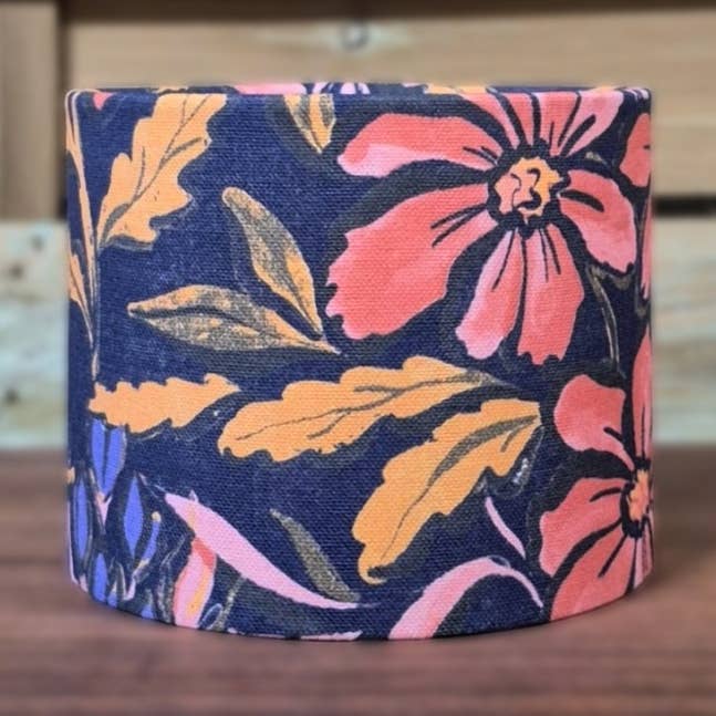 Blomsteret cylindrisk lampeskærm – 7 størrelser tilgængelige (15 til 45 cm) for engroshandel hos MIV Création Fleurie