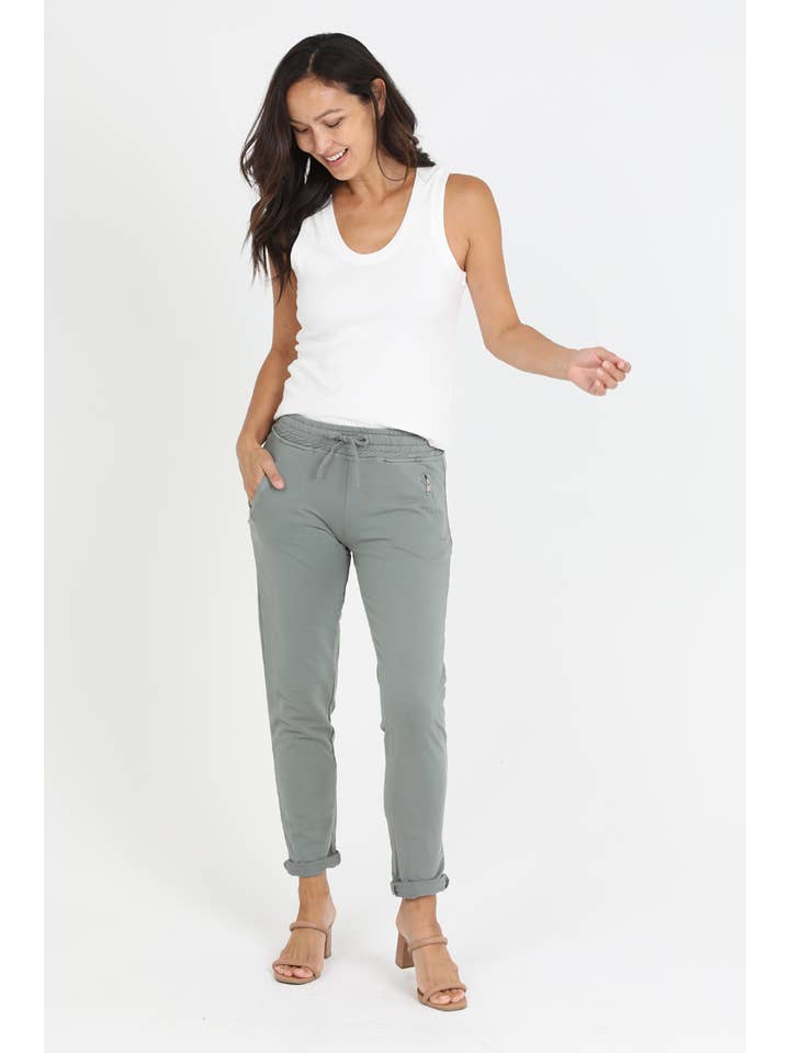 Nostalgia - Vente Pantalon d'intérieur/de jogging – femme - JOGG DE JOGGING EN TISSU ÉPONGE NP746-ASIS AVEC LIEN À NOUER SUR LE DEVANT ET POCHE ZIPPÉE22