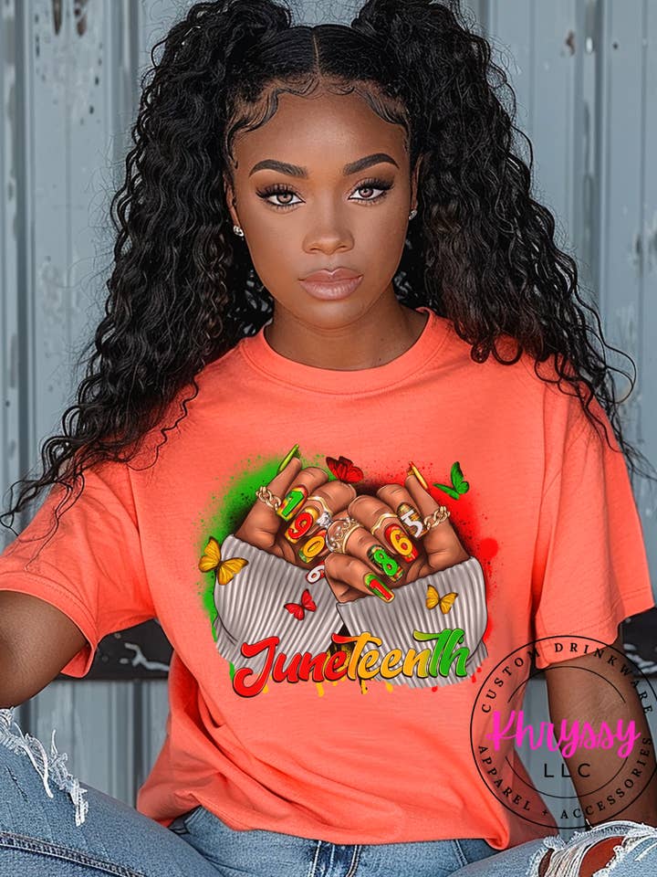 Juneteenth Knuckles Comfort Colors T-shirt voor wholesale door Khryssy,LLC