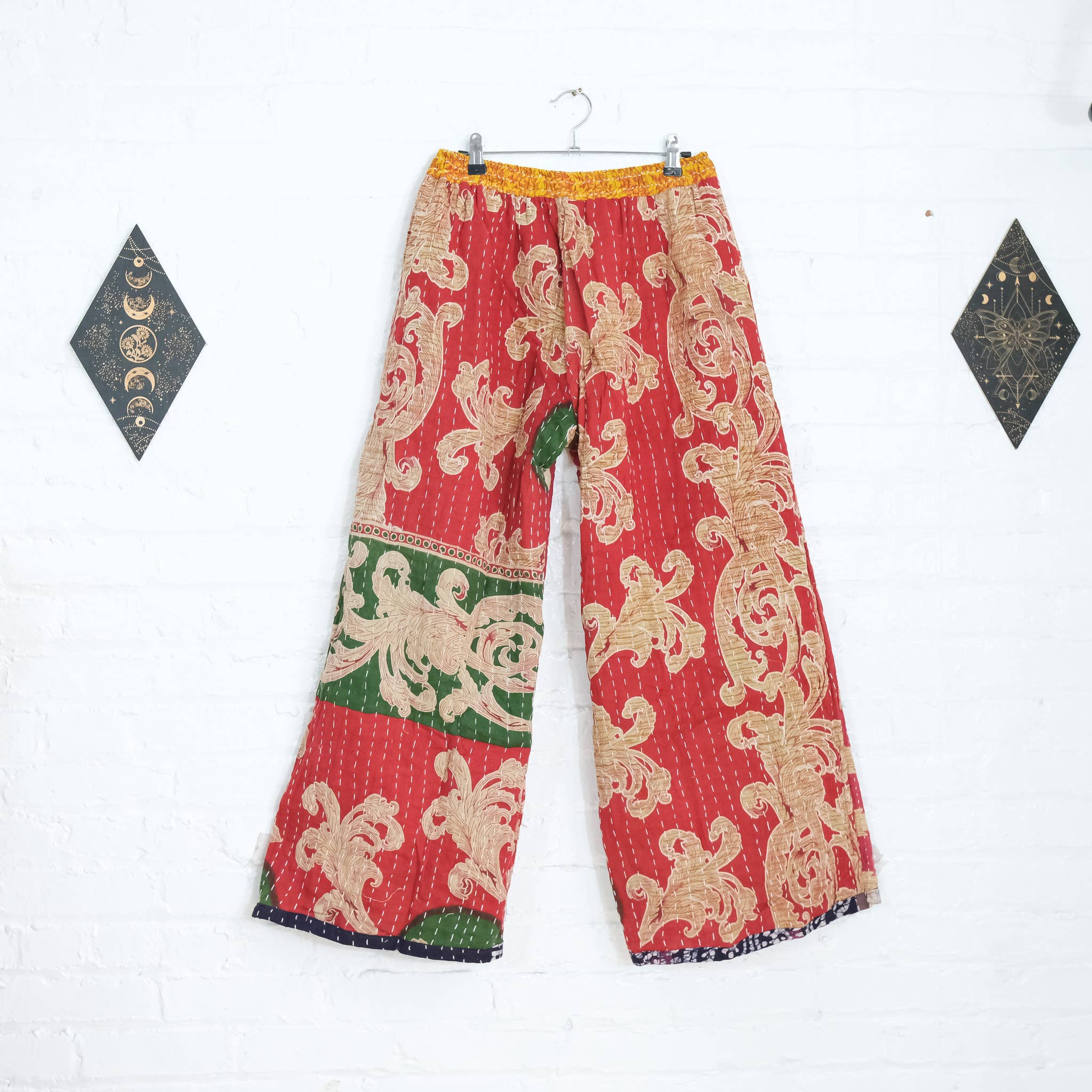 Karma Nepal Crafts – Großhandel Hose – Damen – Handgefertigte Kantha Wendehose mit weitem Bein4