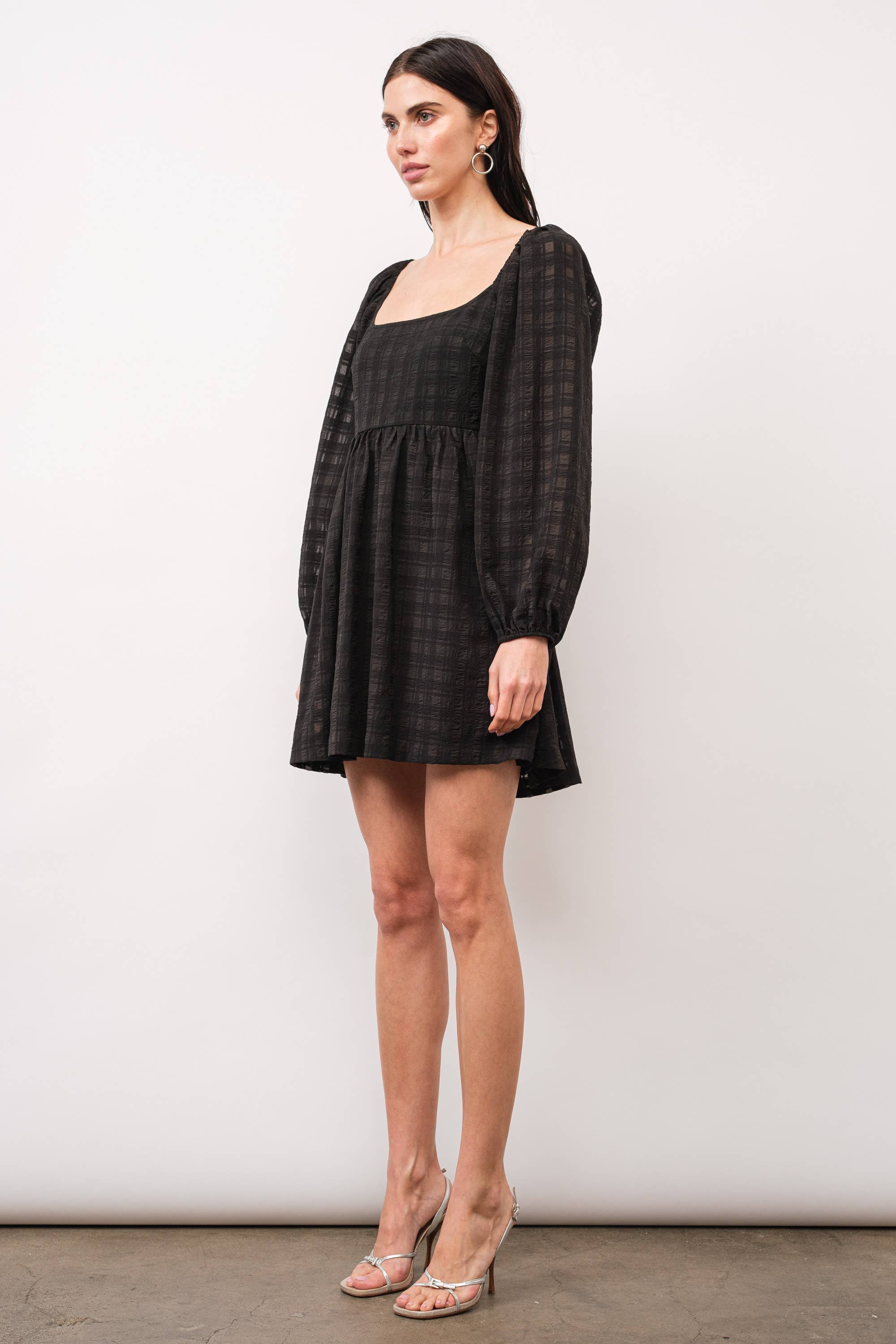 Noir Mini-robe Sonia à manches longues et dos ouvert pour bébé en vente sur Faire1