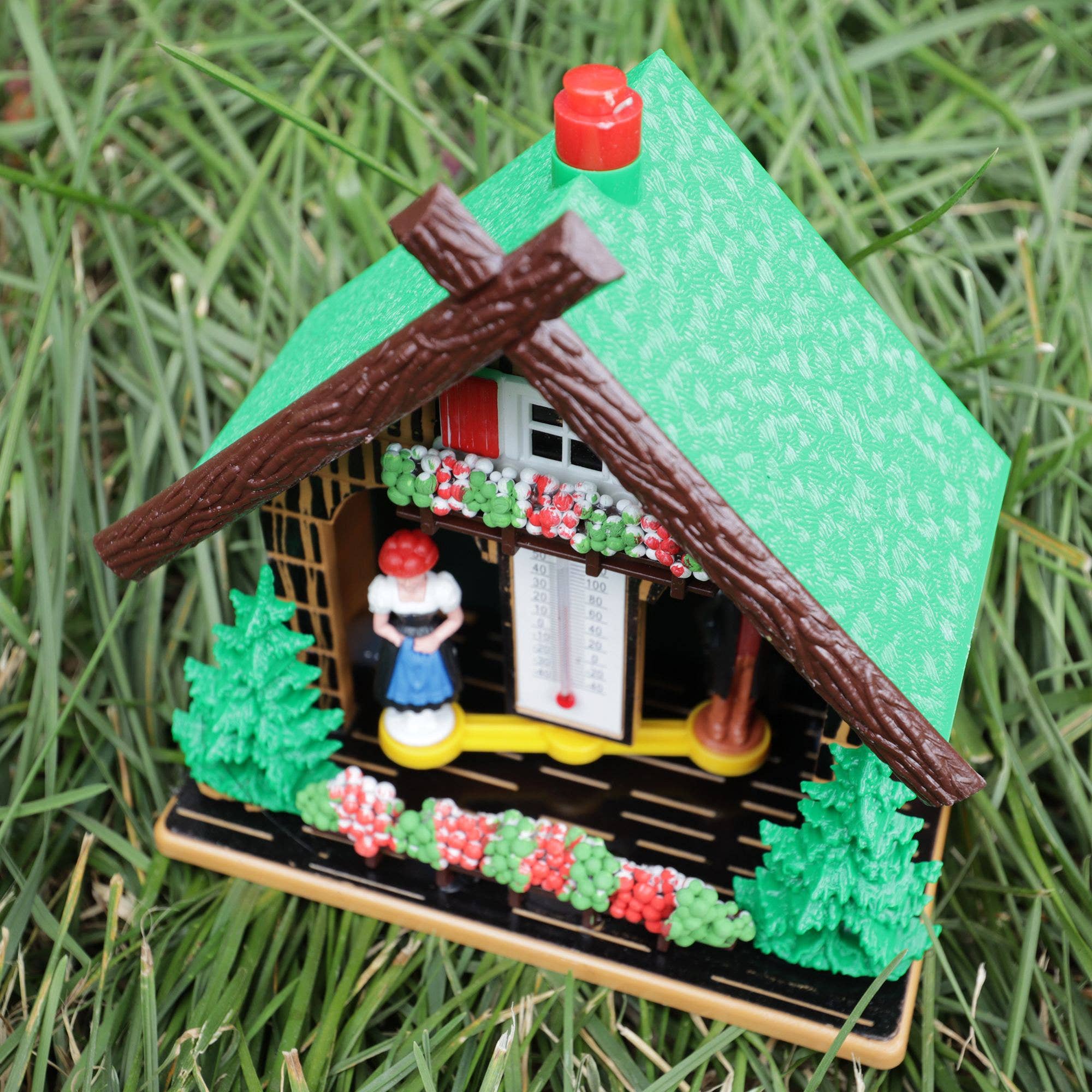 Tribal Trade GmbH - Wholesale Decorative Figurine - Wetterhaus thermometer Schwarzwald 01 green roof without deer8