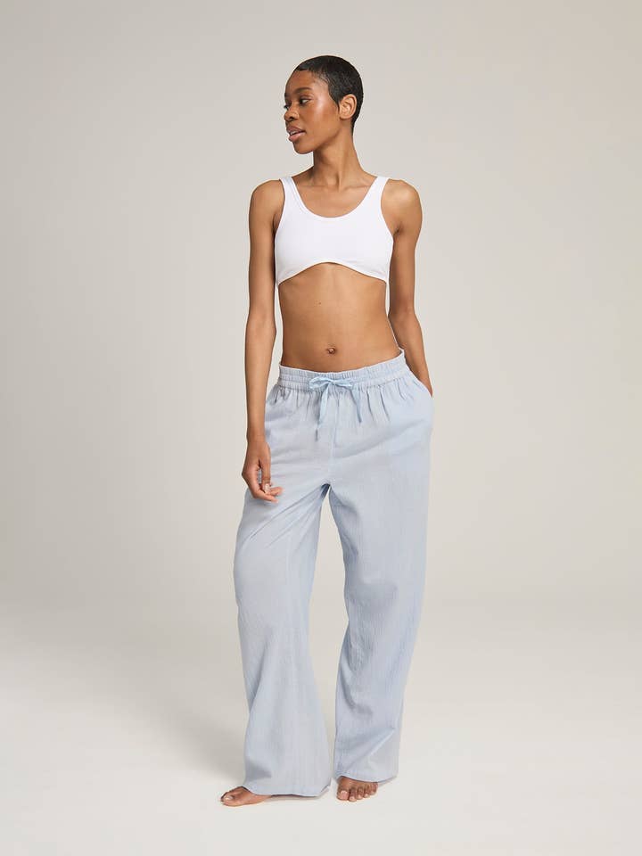 Den klassiske buks - himmelblå for engroshandel hos Nudea