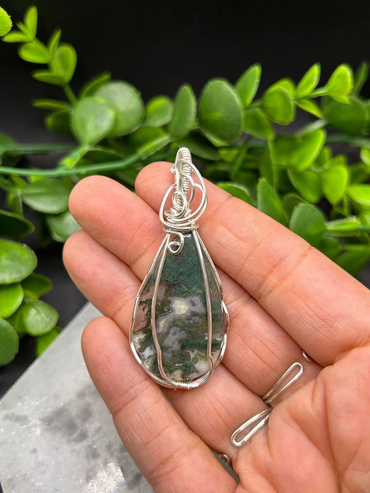Pendentif en argent sterling avec agate mousse fait main pour la vente par Moonbeam Healing