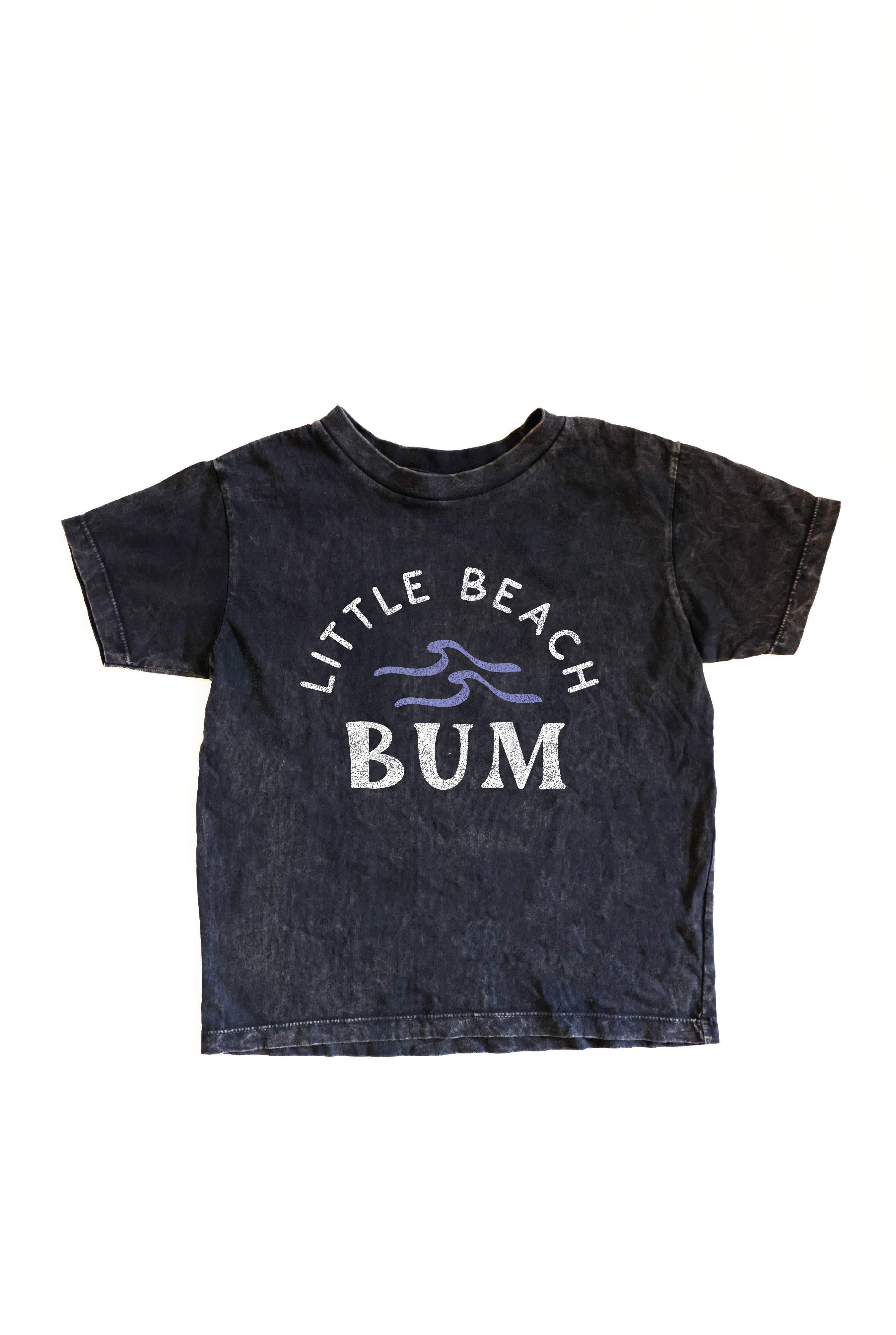 OAT COLLECTIVE – Engroshandel T-shirt med serigrafitryk – til børn – LITTLE BEACH BUM, vasket grafisk top til småbørn1