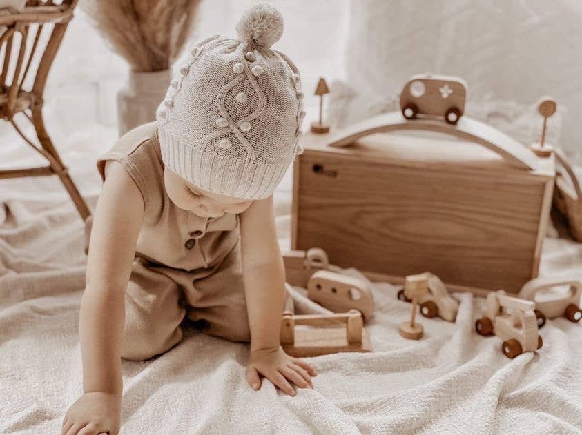 Q Toys – Großhandel Spielzeugset – Kinder – Holzspielzeug-Set mit 7 Mini-Fahrzeugen und Zubehör9