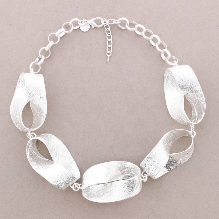 Sonata - Wholesale Snap Jewelry - Mobius Shape Metal Choker1