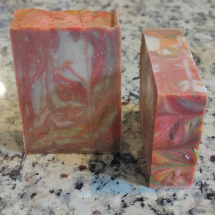 Tongs et savons, différentes tailles pour la vente par Luna Valley Soaps