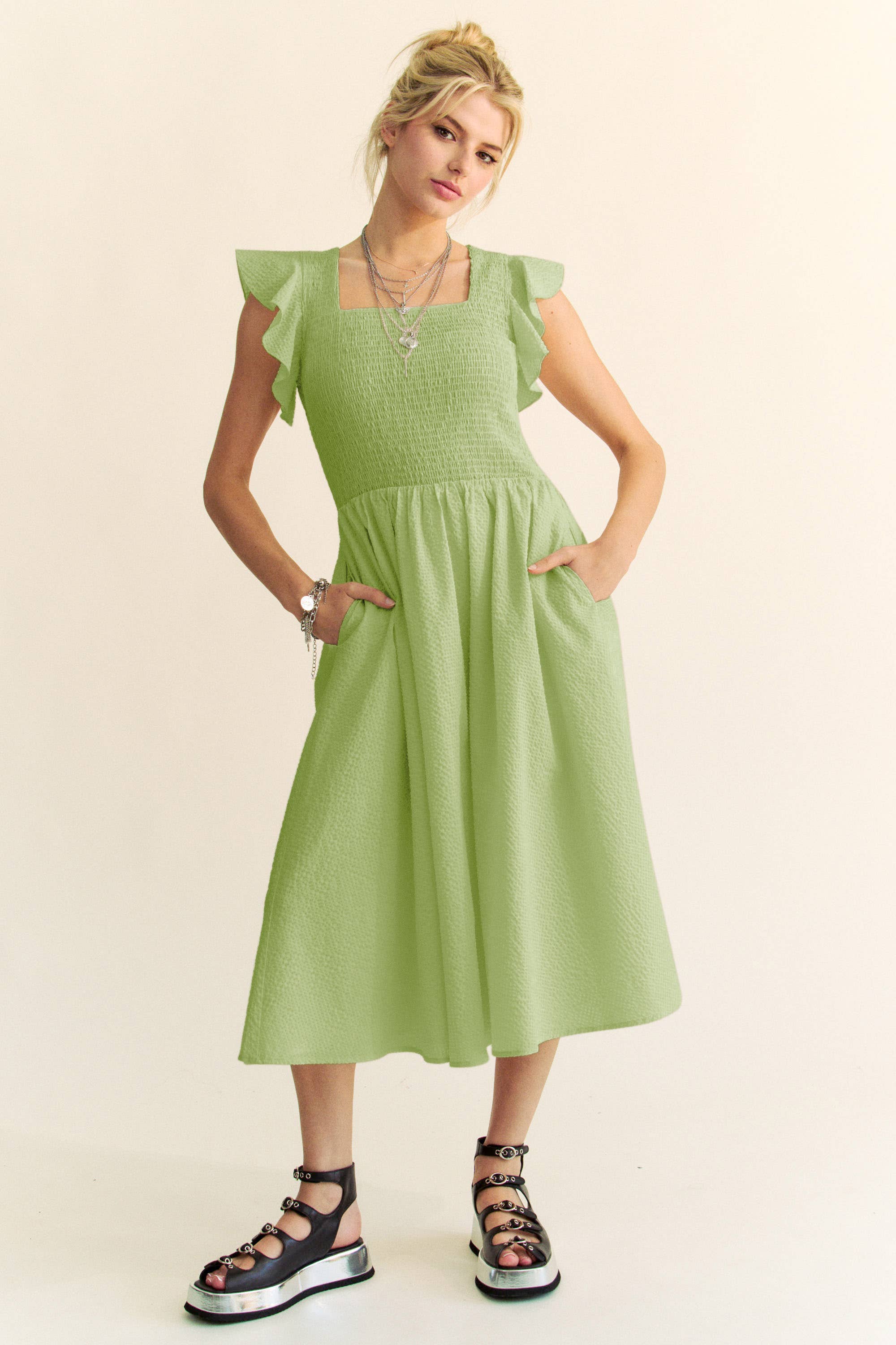 Davi & Dani – wholesale Klänning - Dam – TEXTURERAD VOLANGÄRMAD SMOCKAD MIDIKLÄNNING17