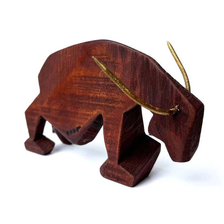 Träskulptur av en oxe för wholesale av Lozee