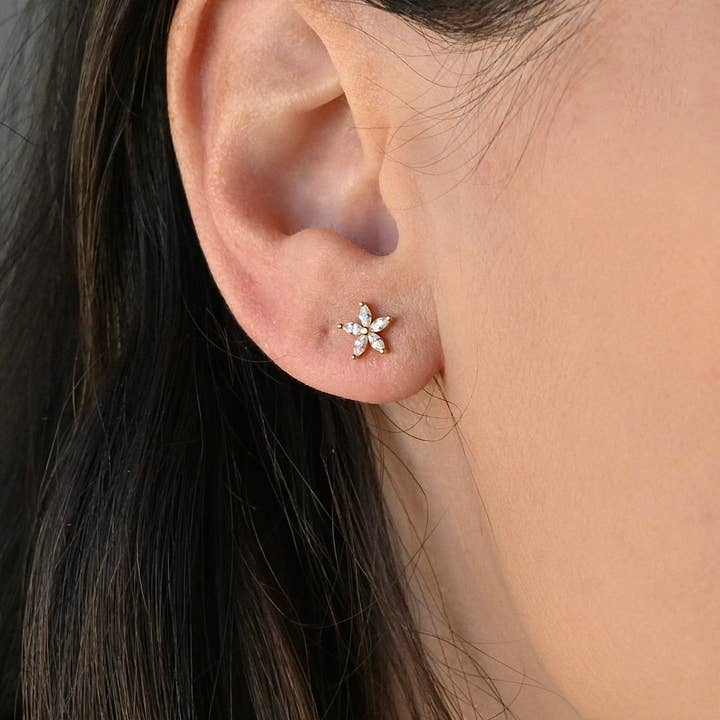 Blueyejewelry - Vendita all'ingrosso Orecchini a bottone - Marquise Flower Studs - Orecchini a forma di fiore in argento 925 con diamanti1
