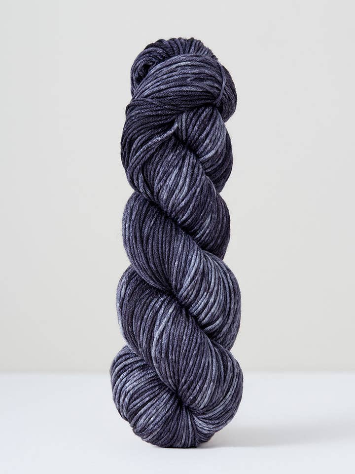 Monokrom Worsted | 4063 pour la vente par Urth Yarns