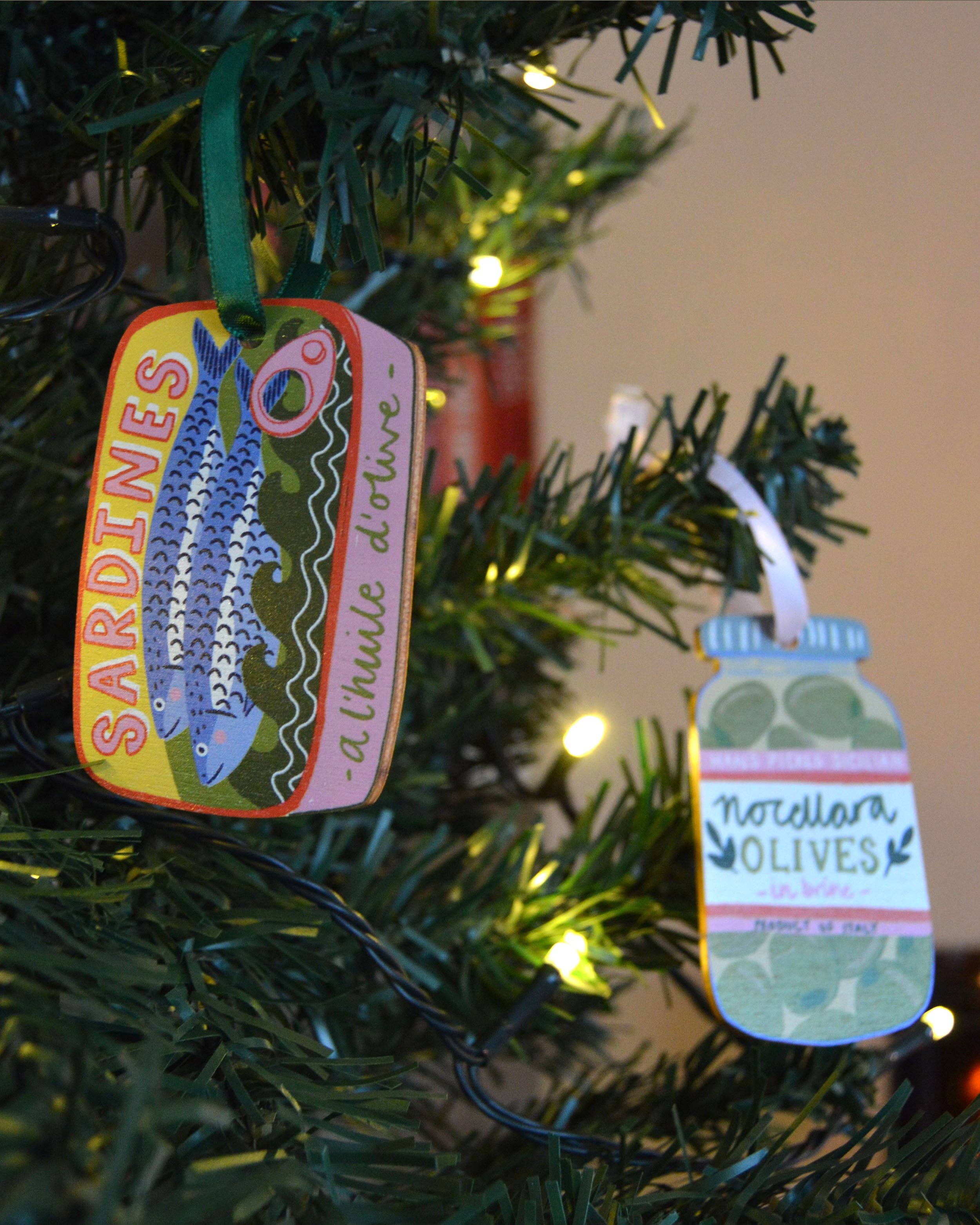 Laura Barnes Wholesale Ltd – wholesale Ornament – Sardines Christmas Decoration4