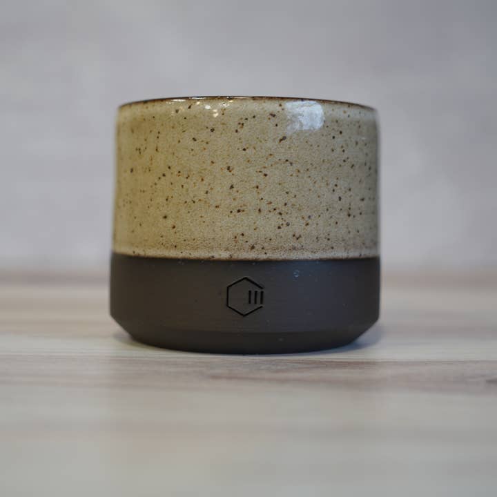 Handgemaakte Keramische Kaars (Donkerbruine Klei) - Witte Glazuur voor wholesale door Carbon Candle