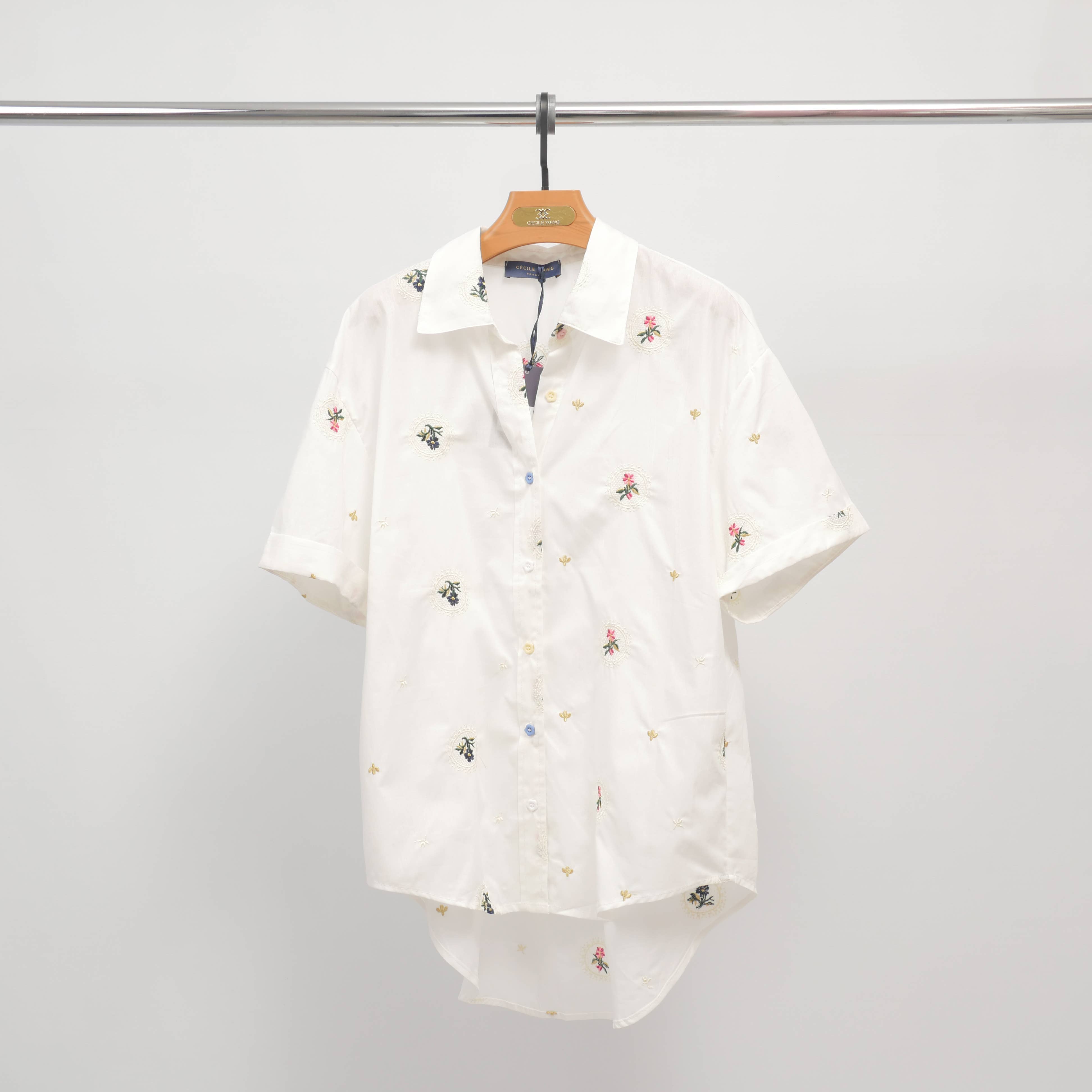 Hvid Bomuldsskjorte med blomsterbroderi FIT4762533 for engroshandel på Faire6