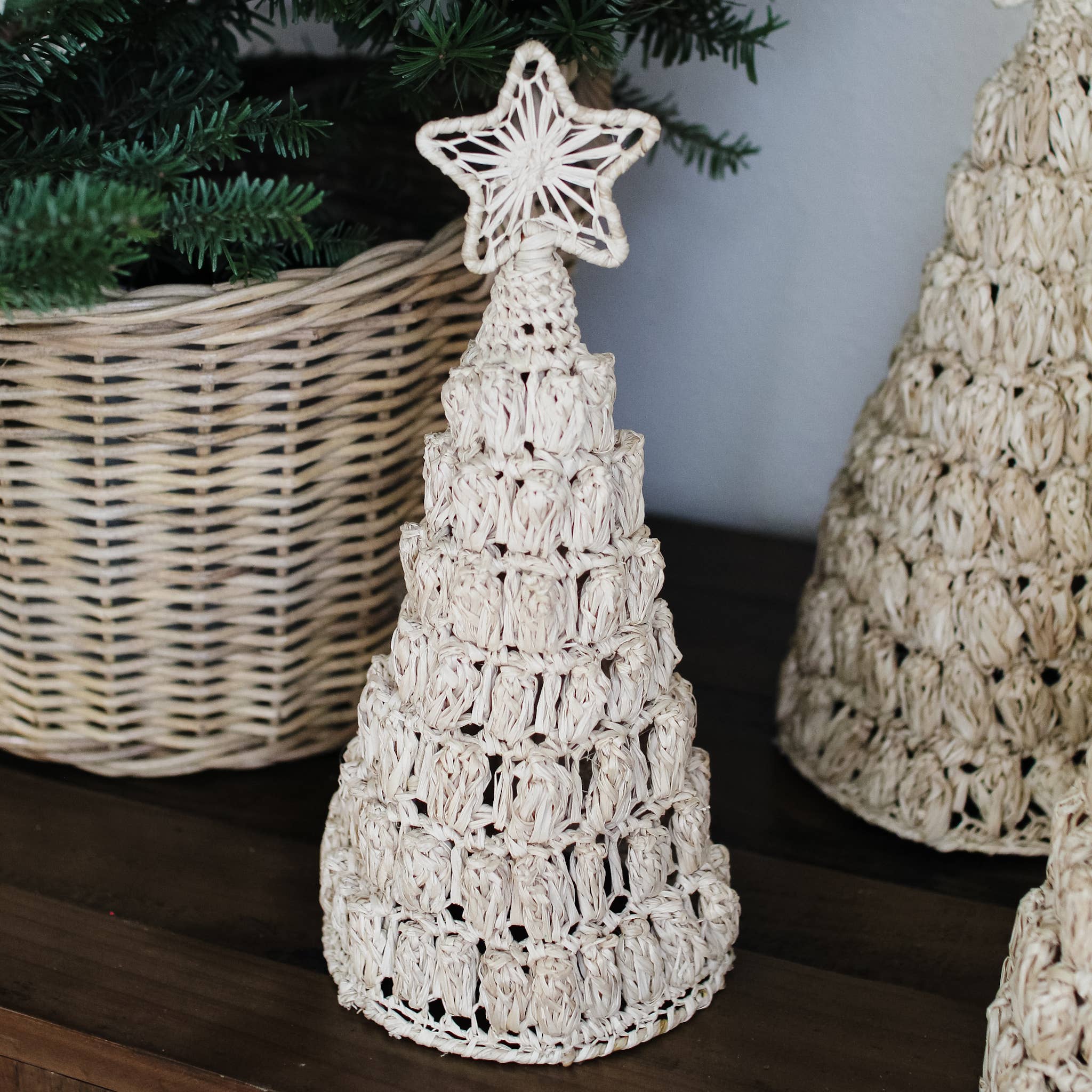 Dekorasyon Gifts  Decor - Venta al por mayor Decoración navideña - Árbol en forma de cono Kayla Abaca con estrella (natural)1