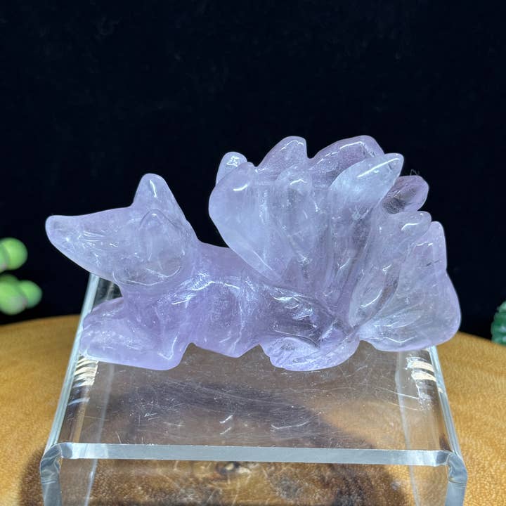 The 7 Directions - Wholesale Spirituele steen/kristal - Amethist negenstaartige vos snijwerk met infokaart G5500