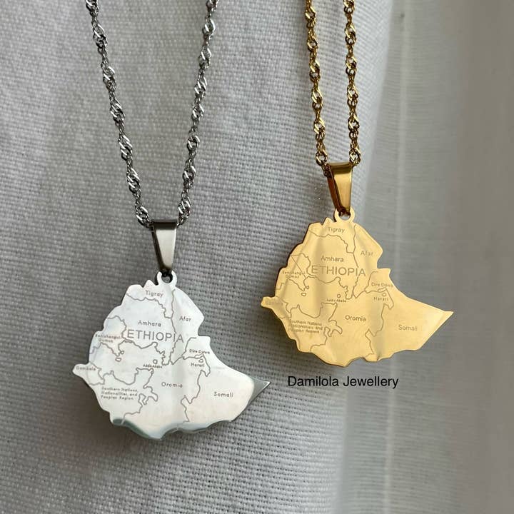 Collier Carte Gravée Éthiopie pour la vente par Damilola Jewellery