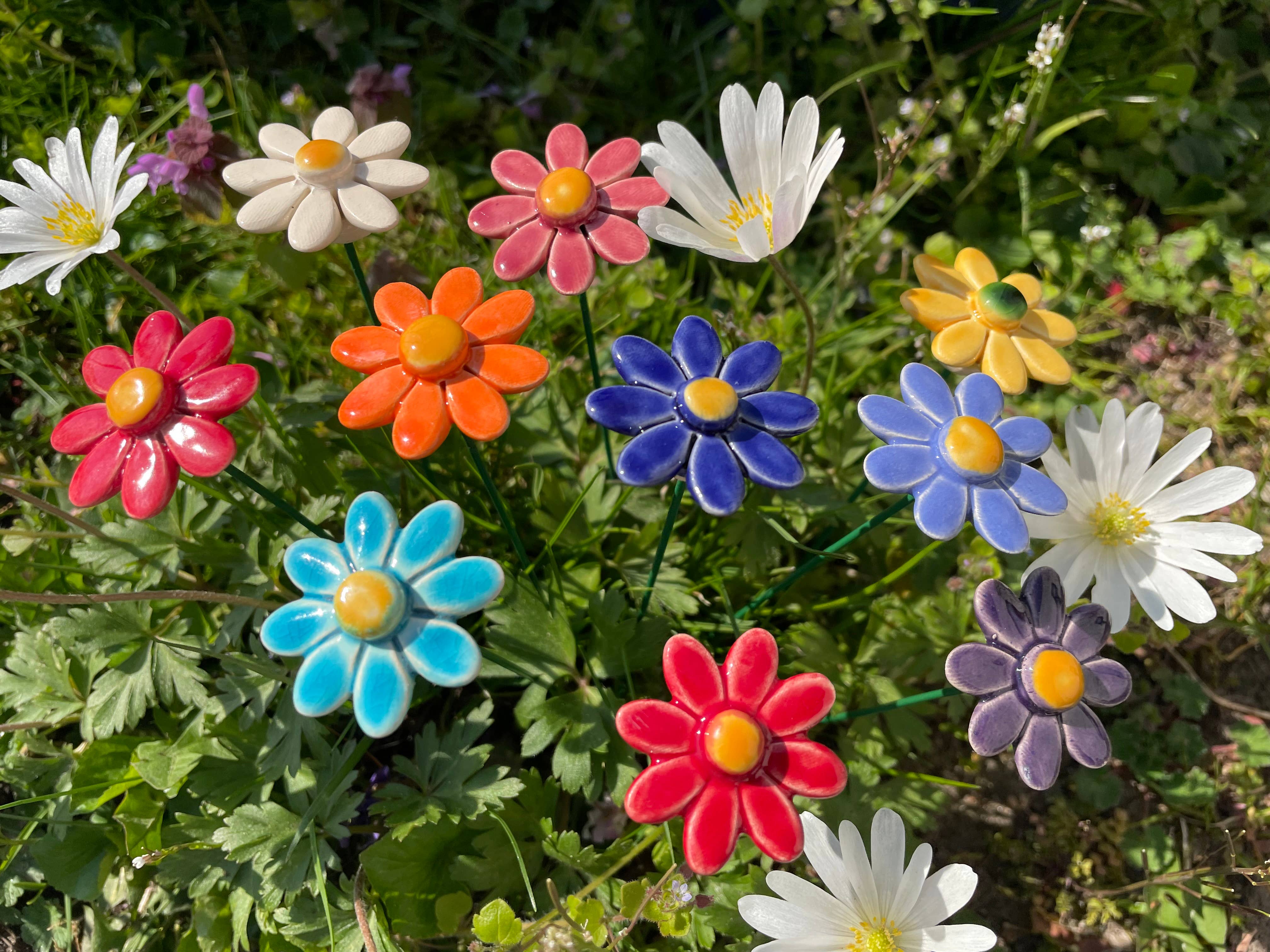 Pannonhem AB. - Wholesale Artificial Flowers - Ceramic Flower Daisy/small, Plant stake,Daisy on stem17