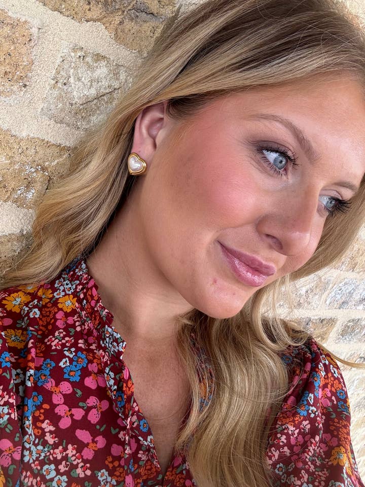 CUORE DI PERLA ORO STUD per la vendita all'ingrosso da parte di Triple Play Jewelry