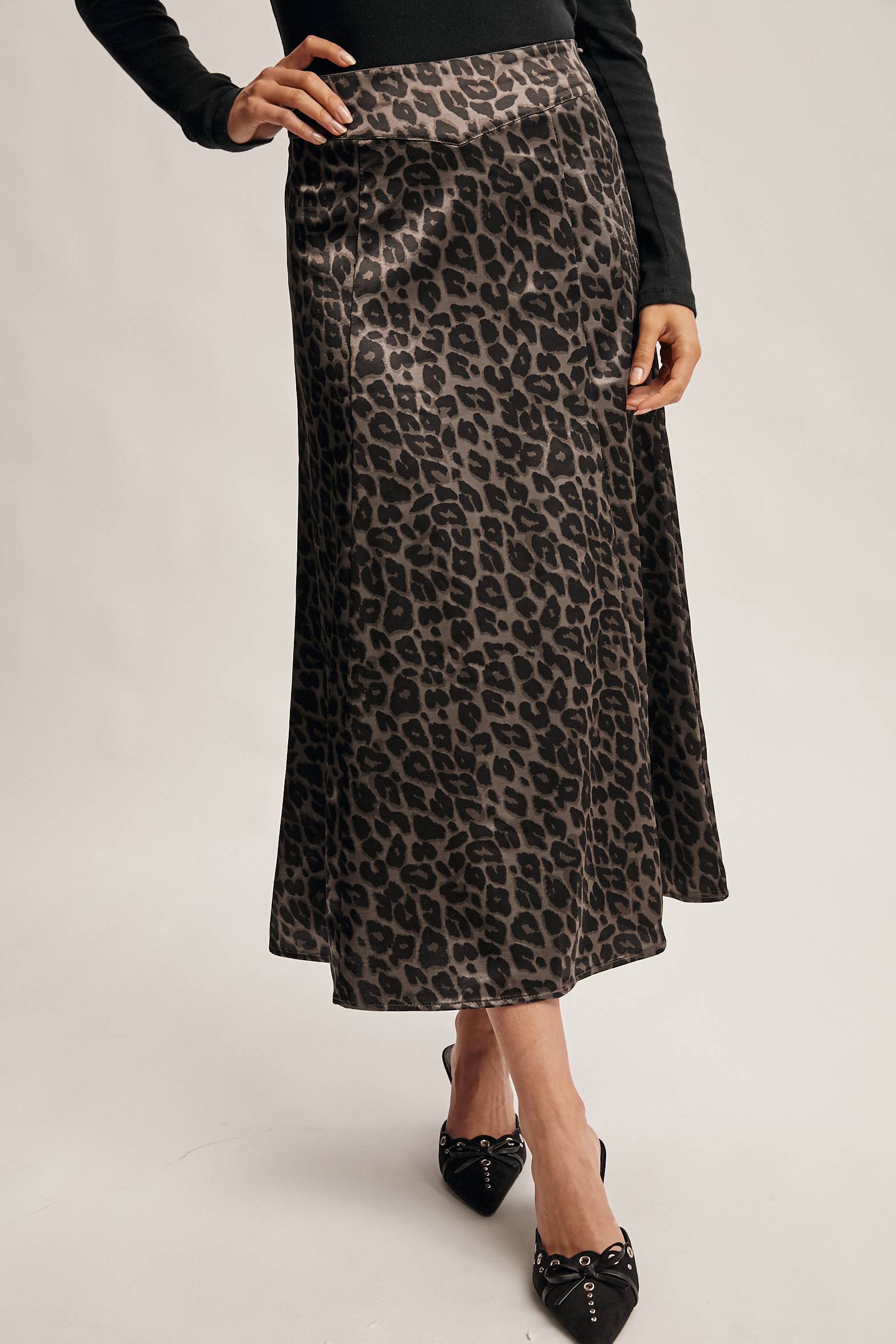 Forte – Saia - Mulher por atacado – Saia Midi de Cetim com Estampa de Leopardo FSK000710