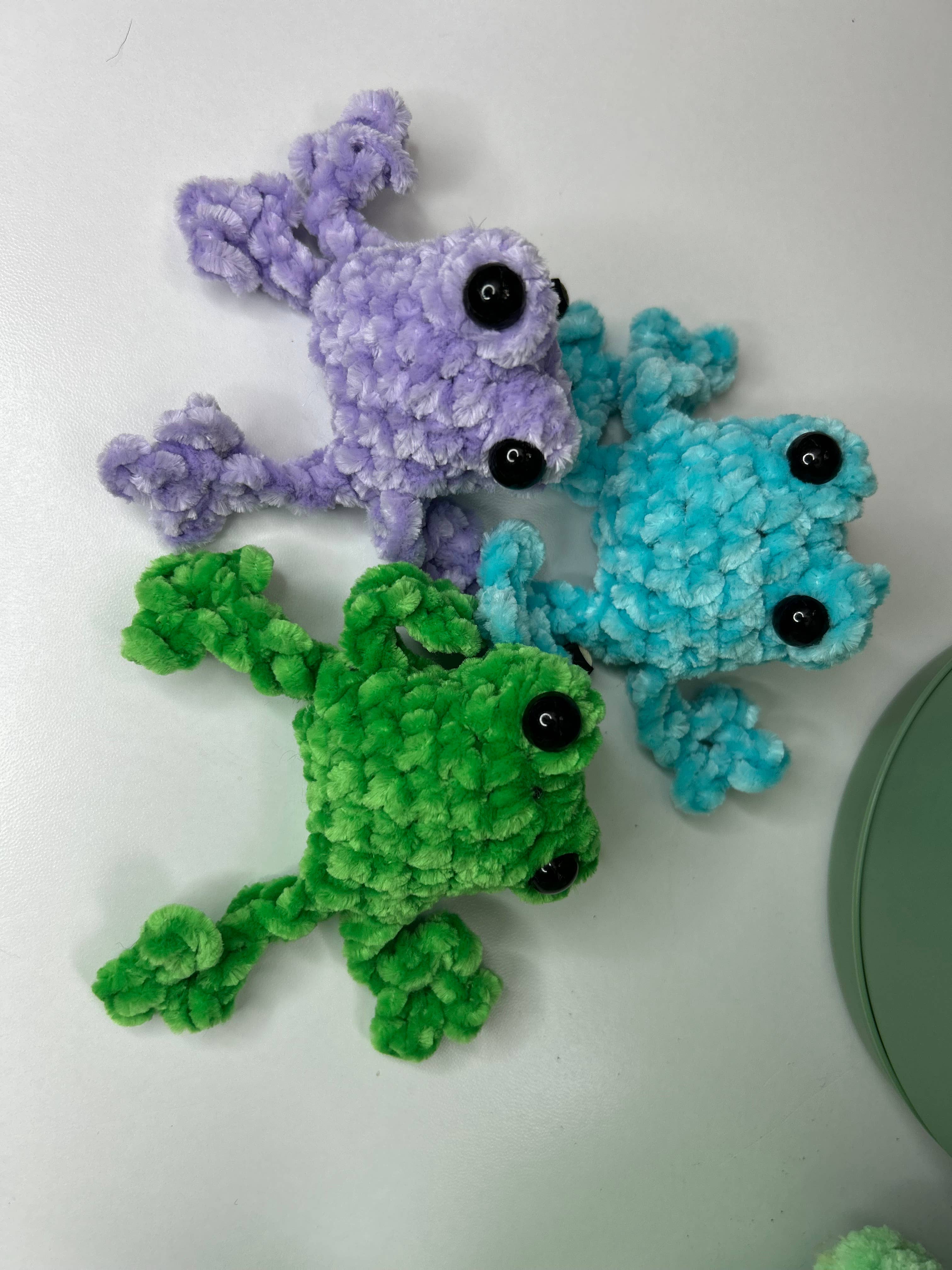 Crochet by Jolene – wholesale Dekorativ berlock för bil – Unisex – Virkade groda bilventilationsklämmor6