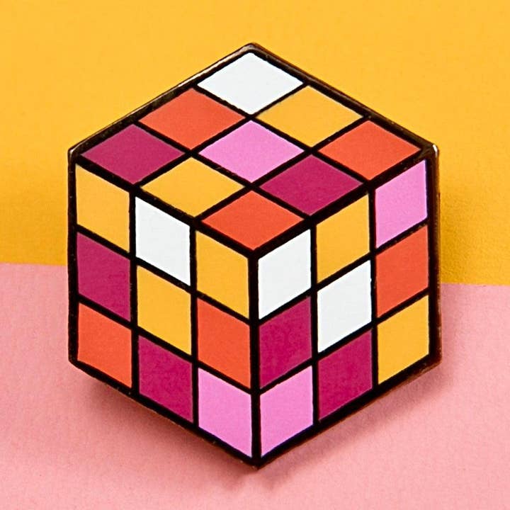 Lesbisk flag - Rubik's Cube Pin for engroshandel hos Proud Zebra