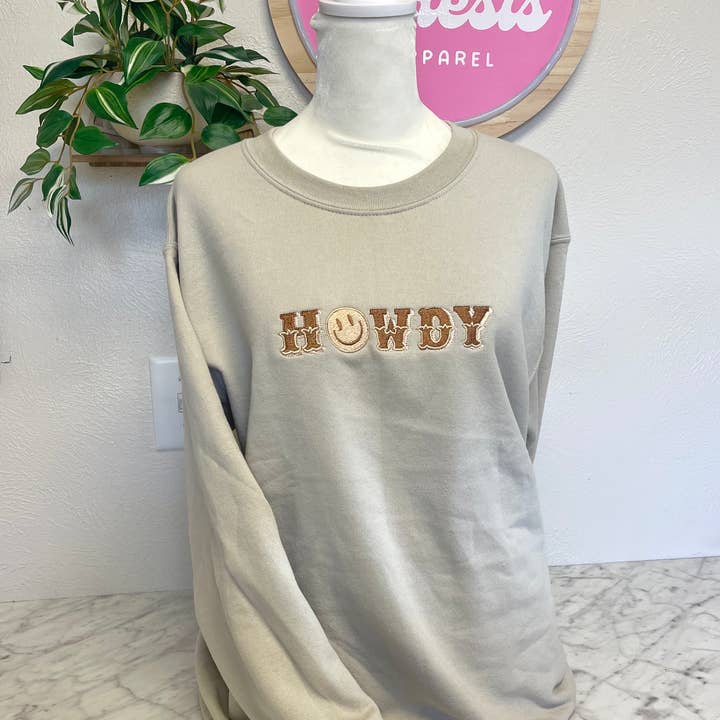 Pull ras du cou brodé Howdy pour la vente par SewGenesis
