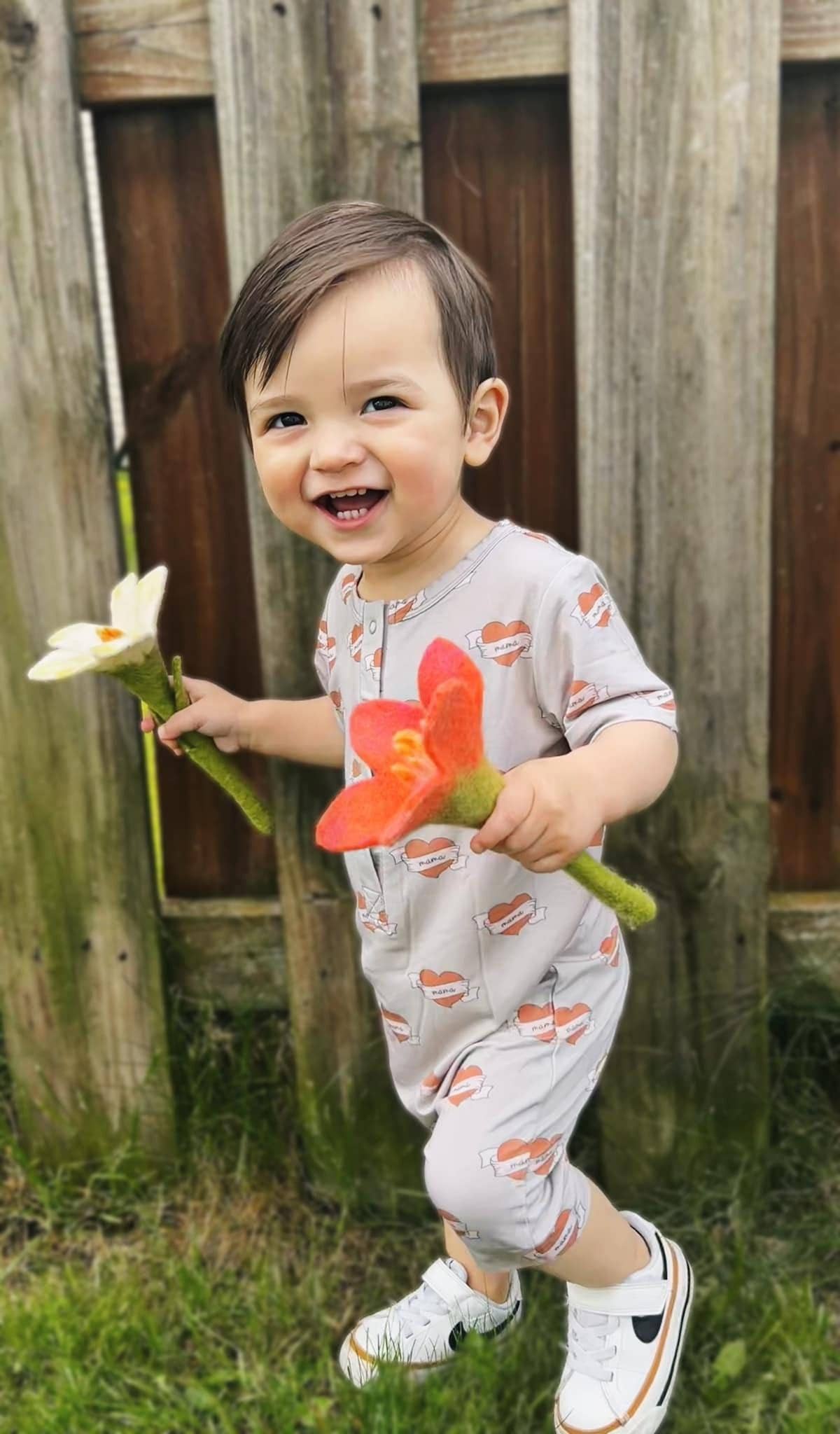 Little Joy Co. - Vente Barboteuse – bébé - Barboteuse Henley en bambou Mama Tattoo Hearts9