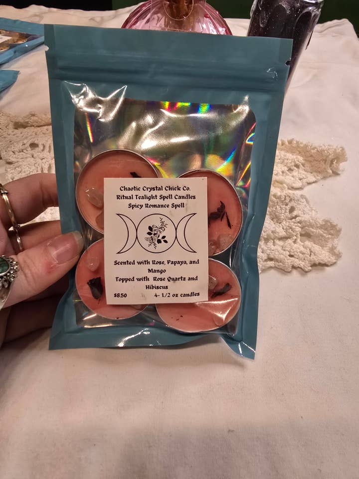 Incantesimo di Romanticismo Piccante con Candeline Rituali per la vendita all'ingrosso da parte di Chaotic Crystal Chick Co.