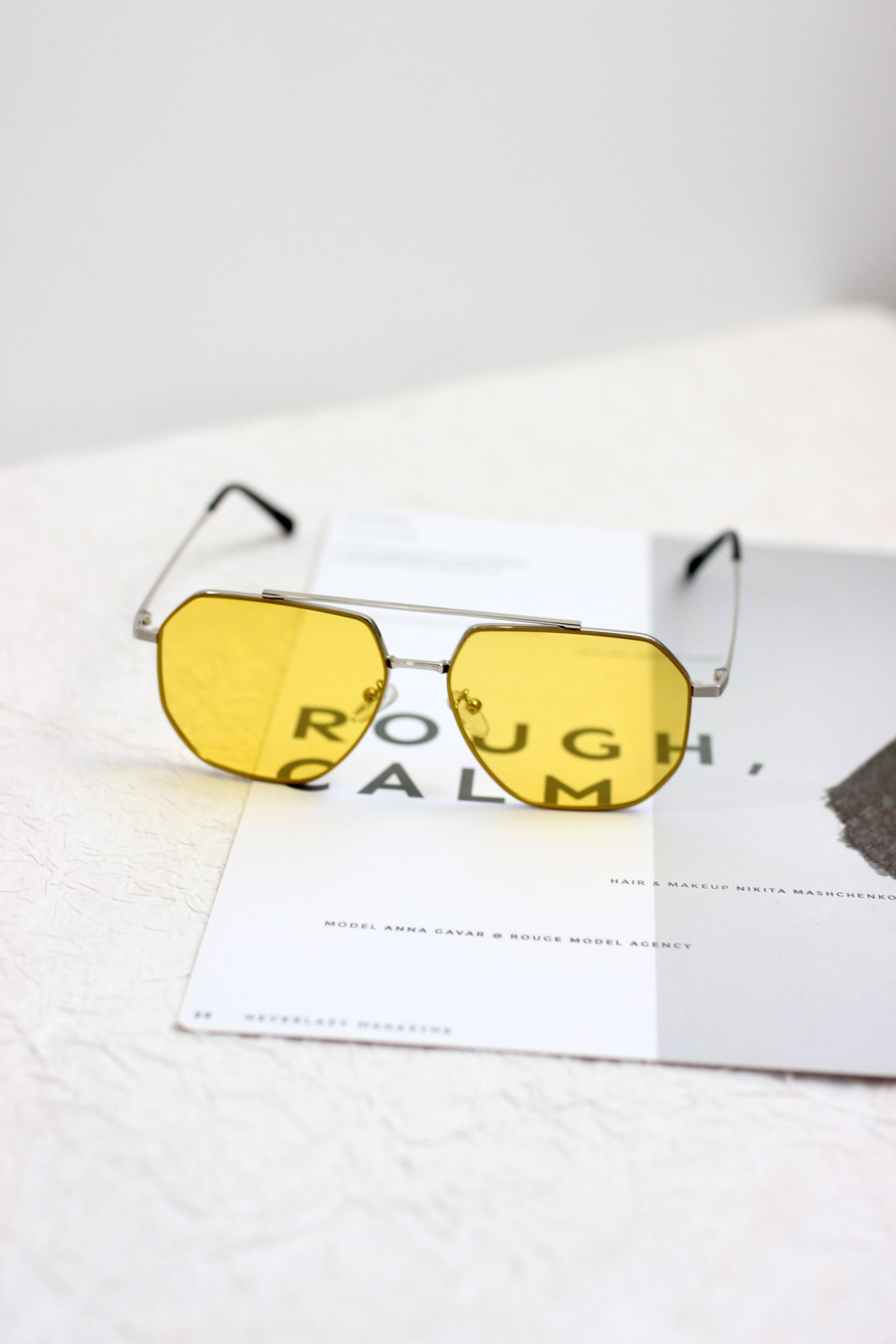 A2501TPS36919 - Photochromic Aviator Sunglasses with Yellow for wholesale on Faire3